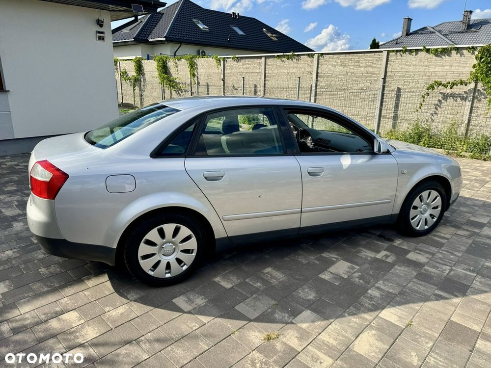 Audi A4 Limousine - 8