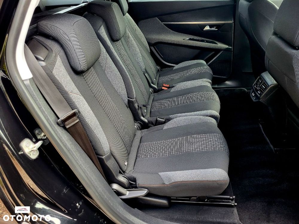 Peugeot 5008 - 8