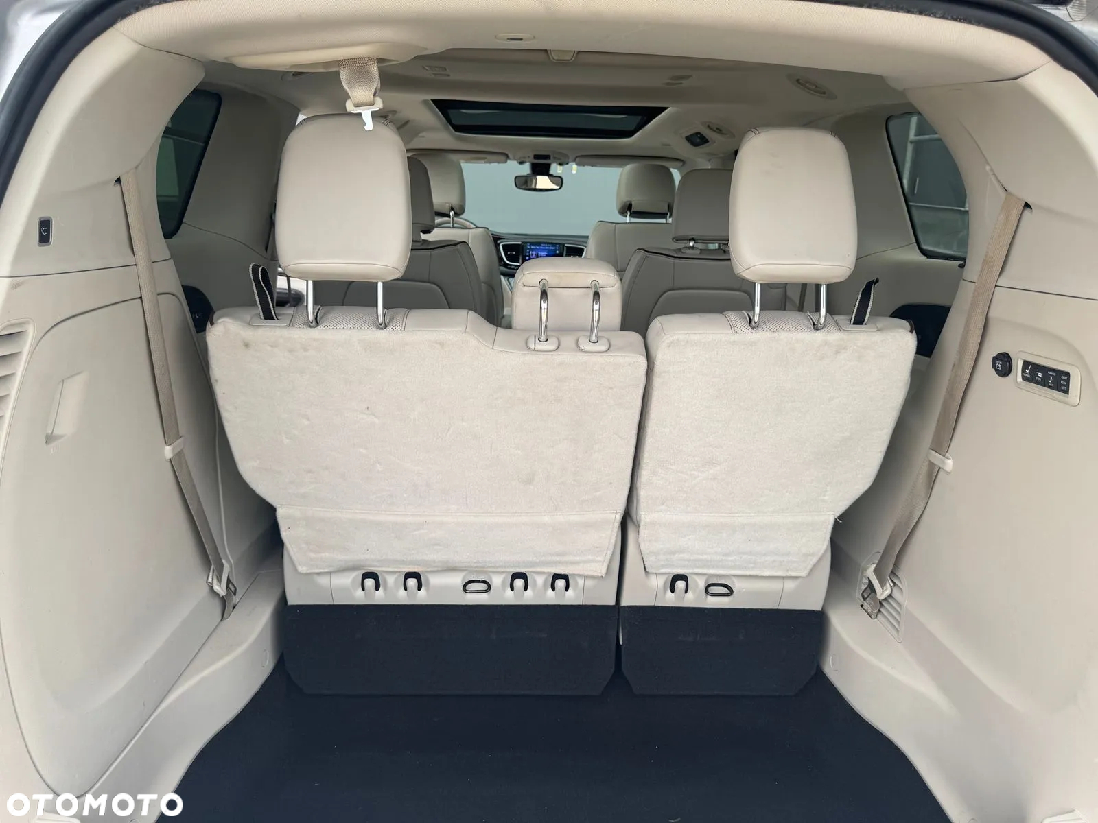 Chrysler Pacifica - 10