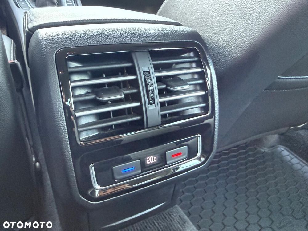 Volkswagen Passat - 32