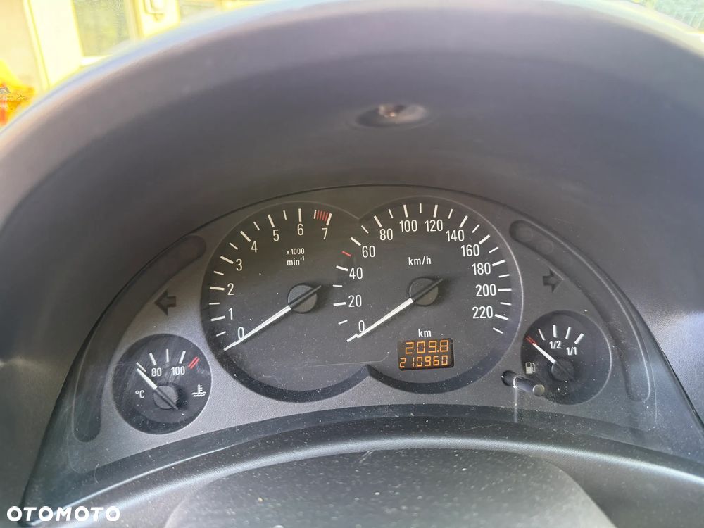 Opel Corsa ver-1-0-12v-base-start - 8