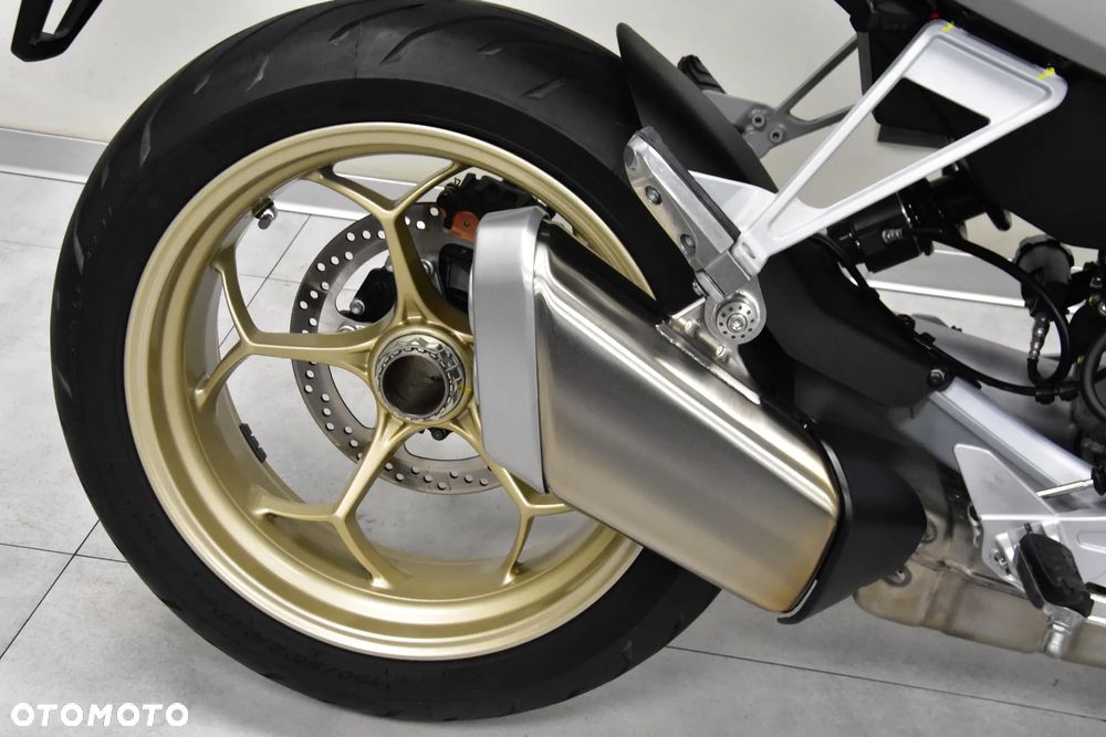 Moto Guzzi V100 Mandello - 32