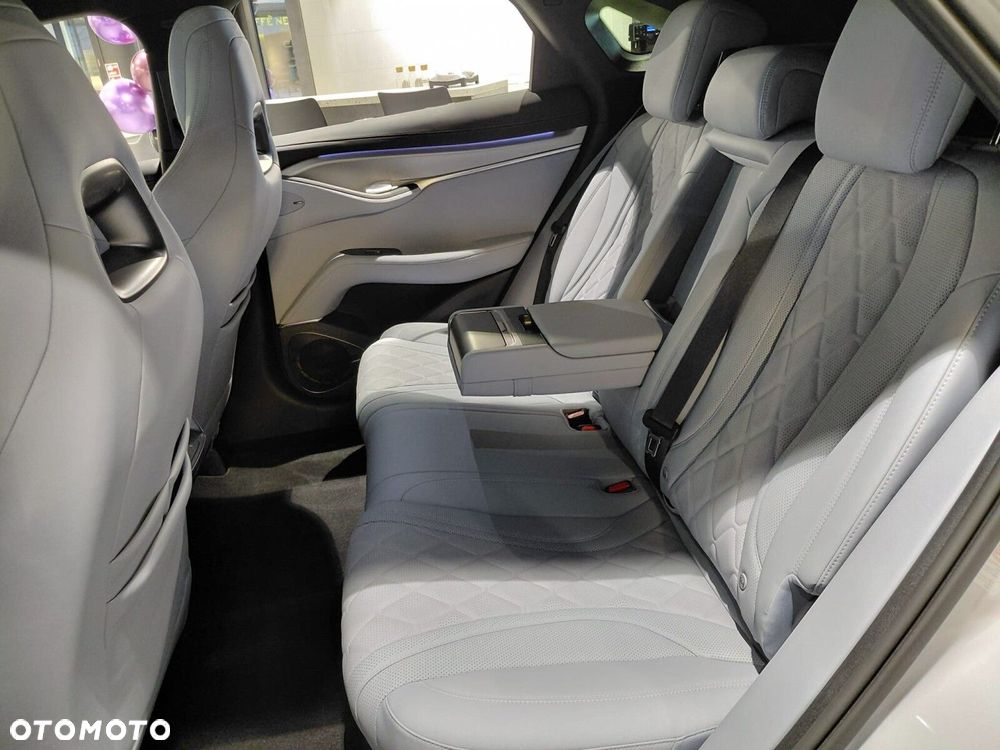 BYD Sealion 7 - 9