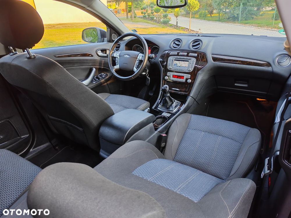 Ford Mondeo 2.0 Ghia X100 / X - 11