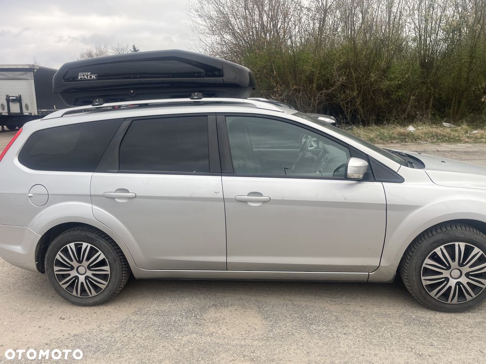 Ford Focus 1.6 Ambiente - 4