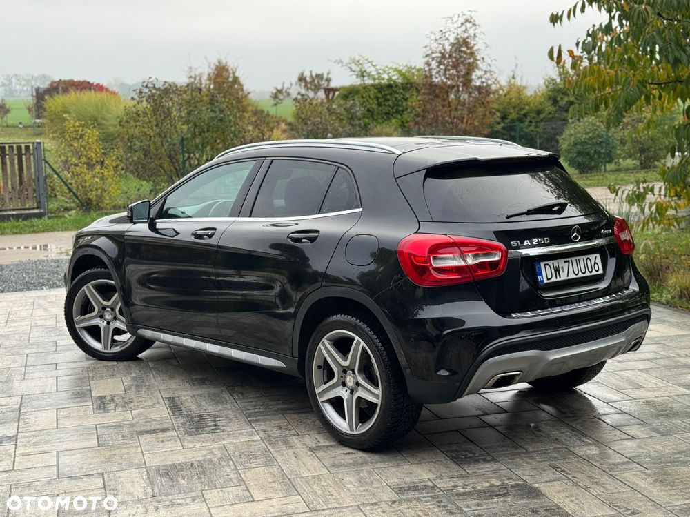 Mercedes-Benz CLA 250 4-Matic AMG Line - 8