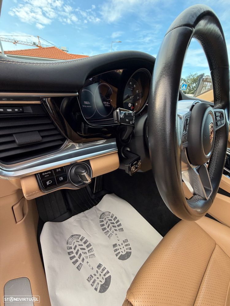 Porsche Panamera Sport Turismo 4 E-Hybrid 10 Years Edition - 17