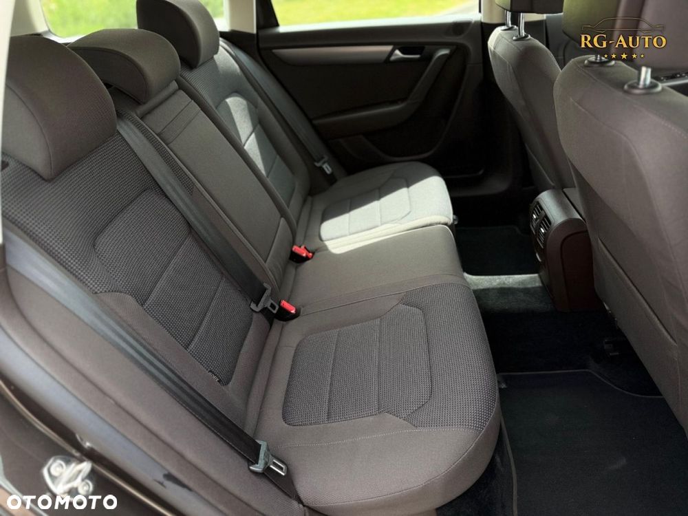 Volkswagen Passat - 32