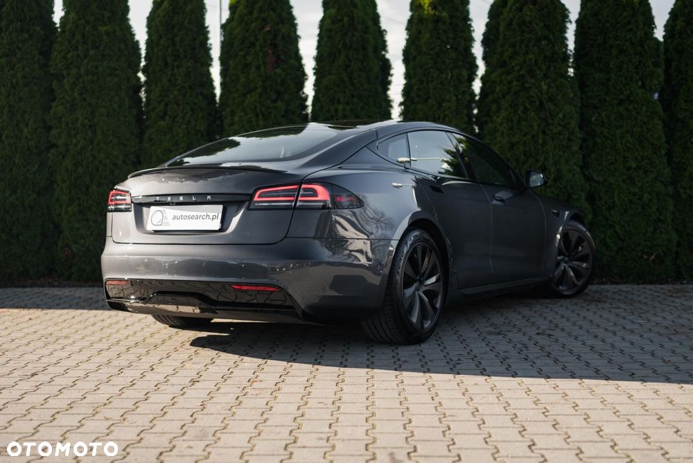 Tesla Model S - 4