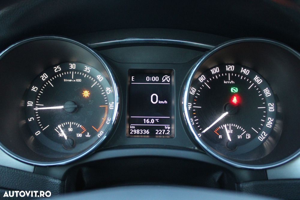 Skoda Superb 2.0 TDI Elegance DSG - 13