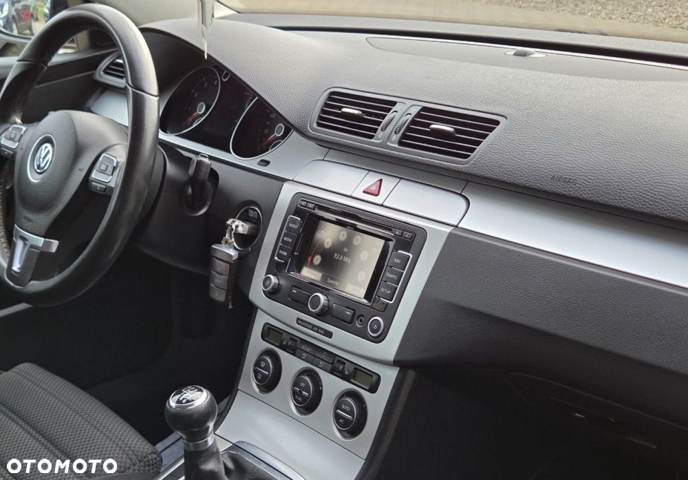 Volkswagen Passat - 9