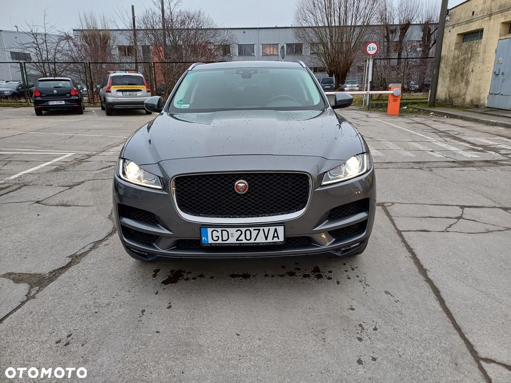 Jaguar F-Pace - 8