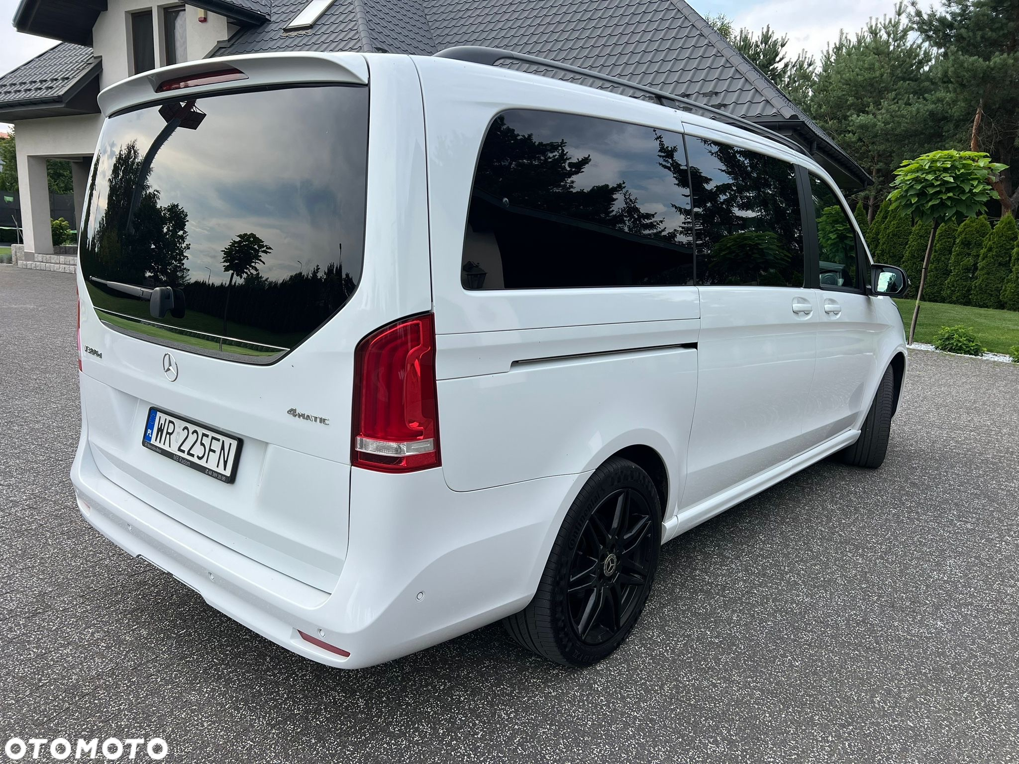 Mercedes-Benz Klasa V 300 d 4-Matic Exclusive 9G-Tronic (d³ugi) - 5