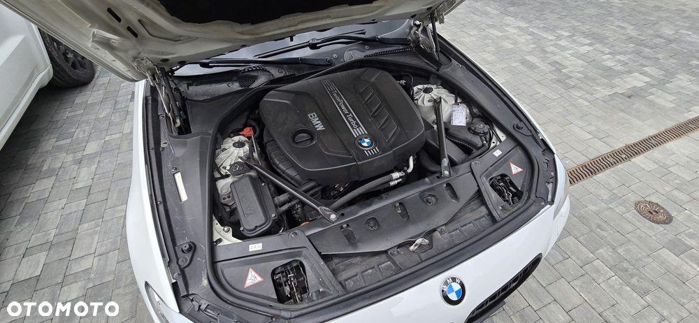 BMW Seria 5 525d xDrive - 13