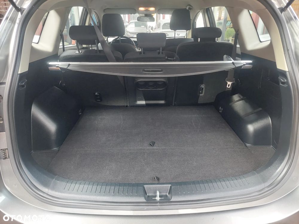 Kia Carens 1.6 GDI L - 11