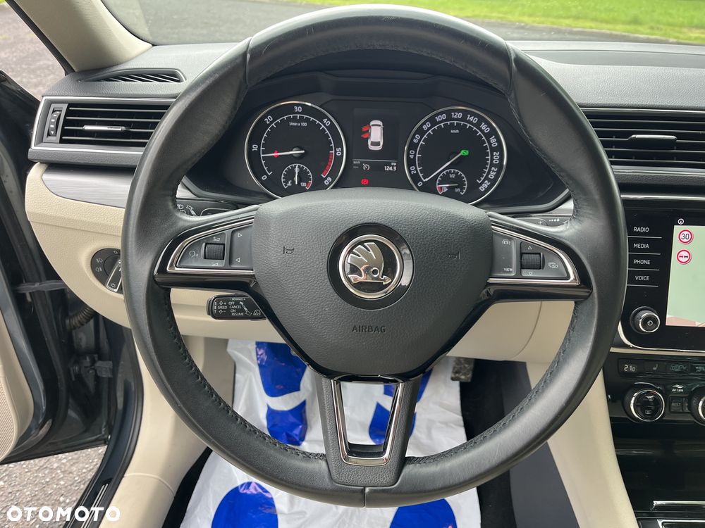 Skoda Superb 2.0 TDI DSG Premium Edition - 15