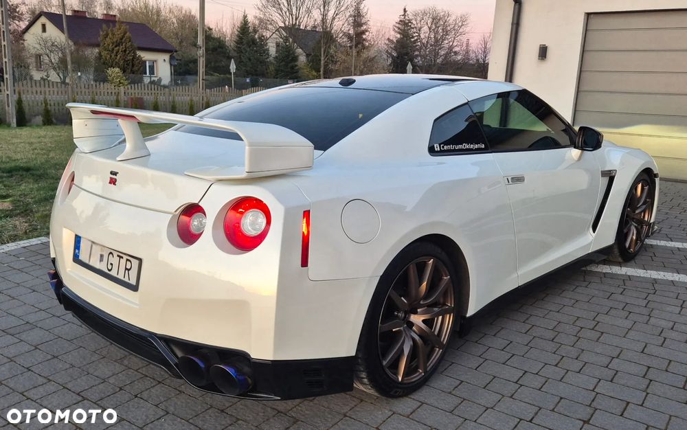 Nissan GT-R - 4