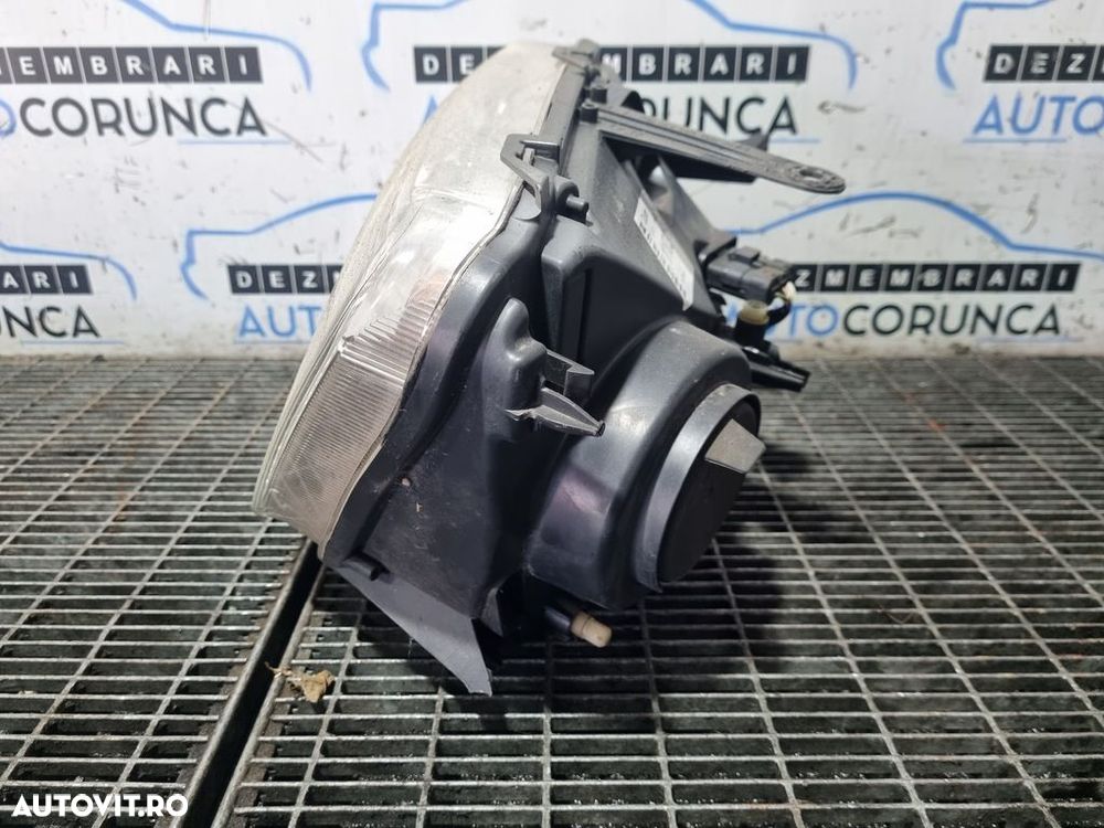 Far Stanga Dacia Duster 2010 - 2013 SUV 4 Usi (1103) Fara xenon CLEMA RUPTA - 3