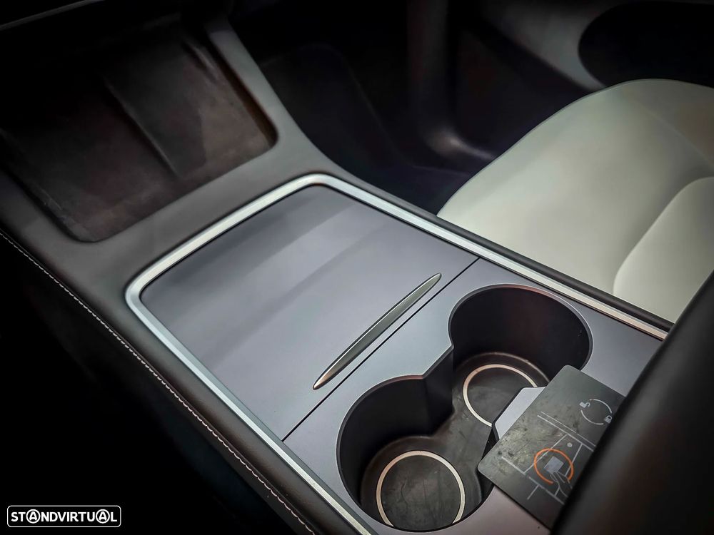 Tesla Model Y Long Range Dual Motor AWD - 43