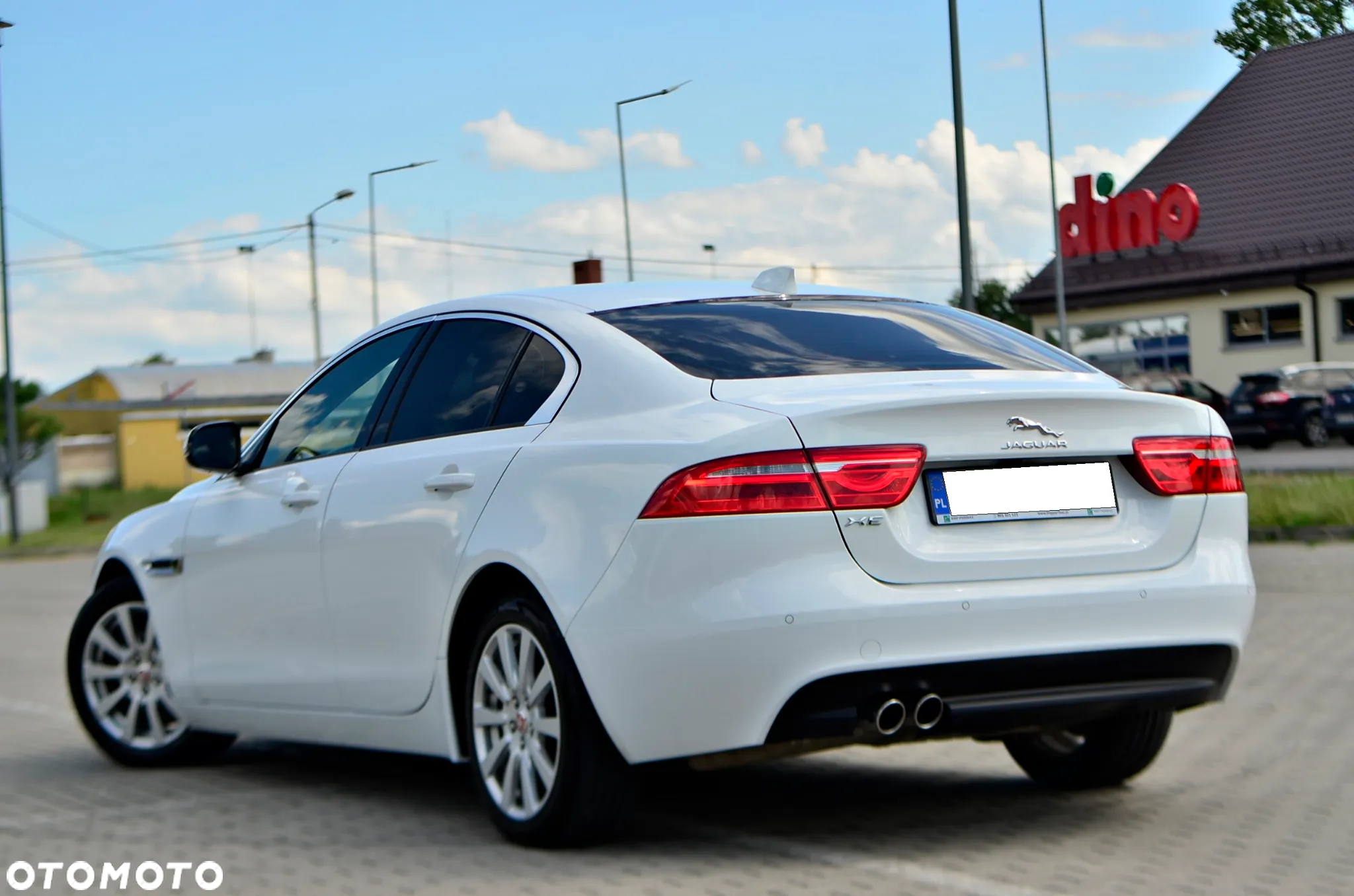 Jaguar XE 2.0 D Prestige - 7