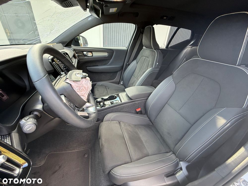 Volvo XC 40 B3 Plus Dark - 19
