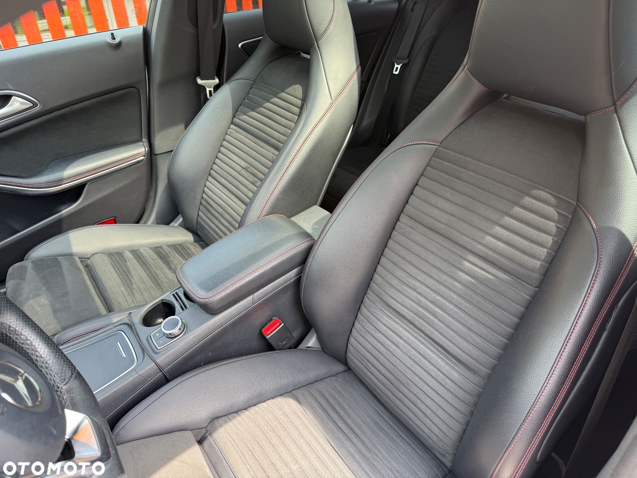 Mercedes-Benz CLA 220 4-Matic AMG Line - 13
