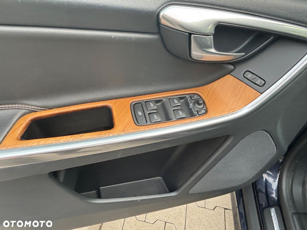 Volvo XC 60 T5 AWD Geartronic Linje Inscription - 16