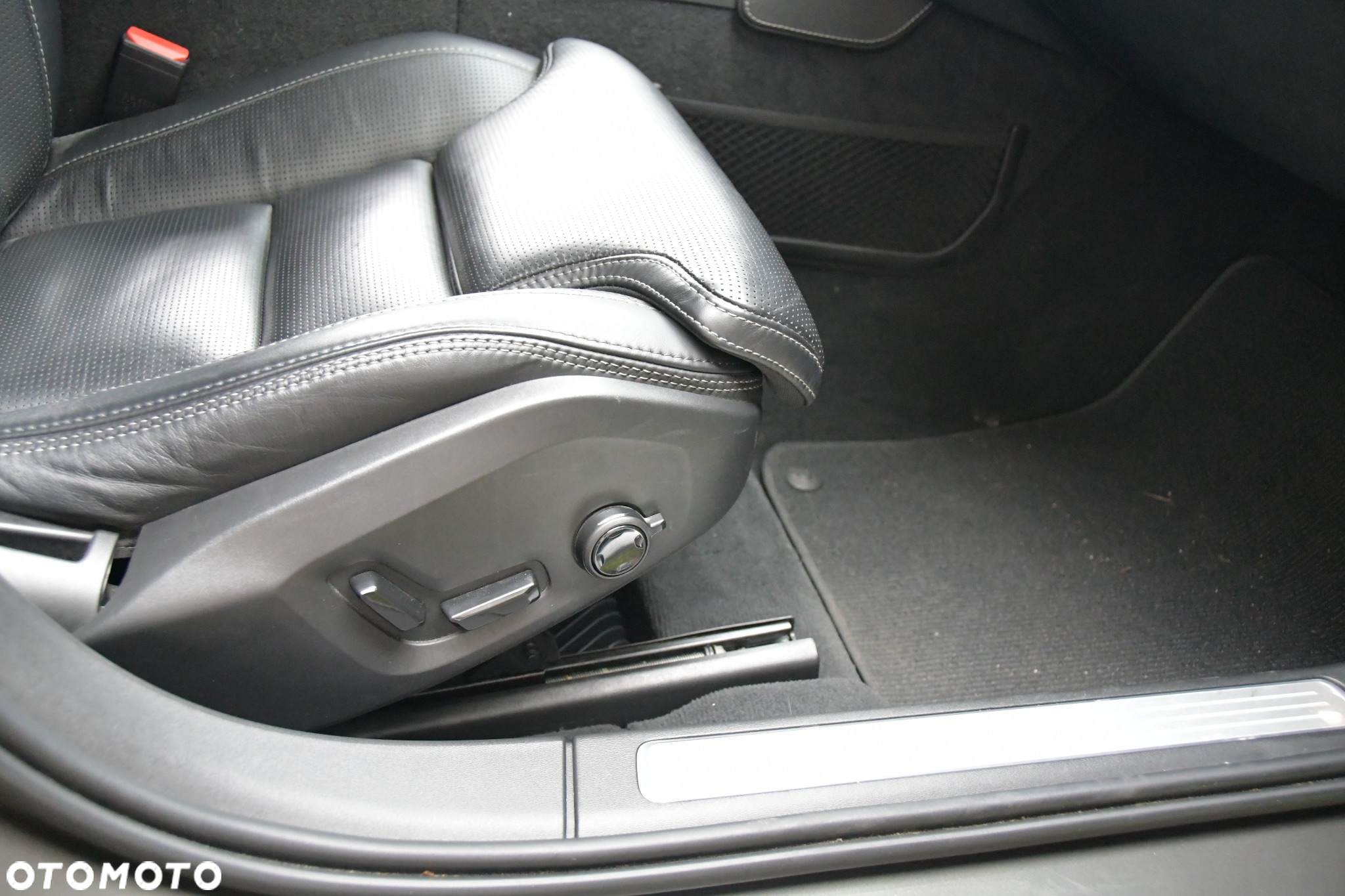 Volvo V90 D5 SCR AWD Momentum Pro - 26