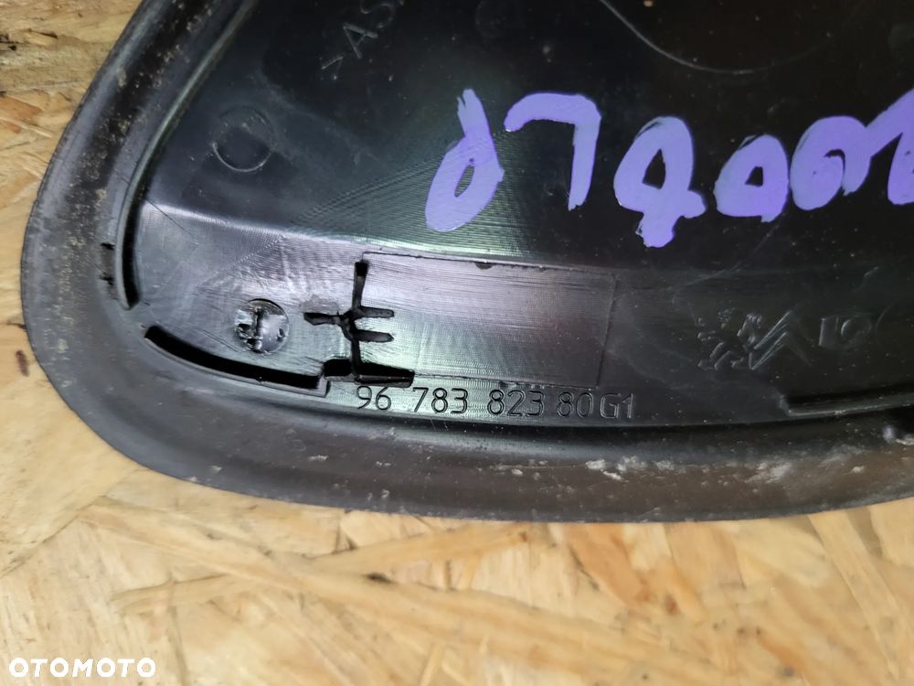 Trójkąt błotnika lewy Peugeot 2008 - 3