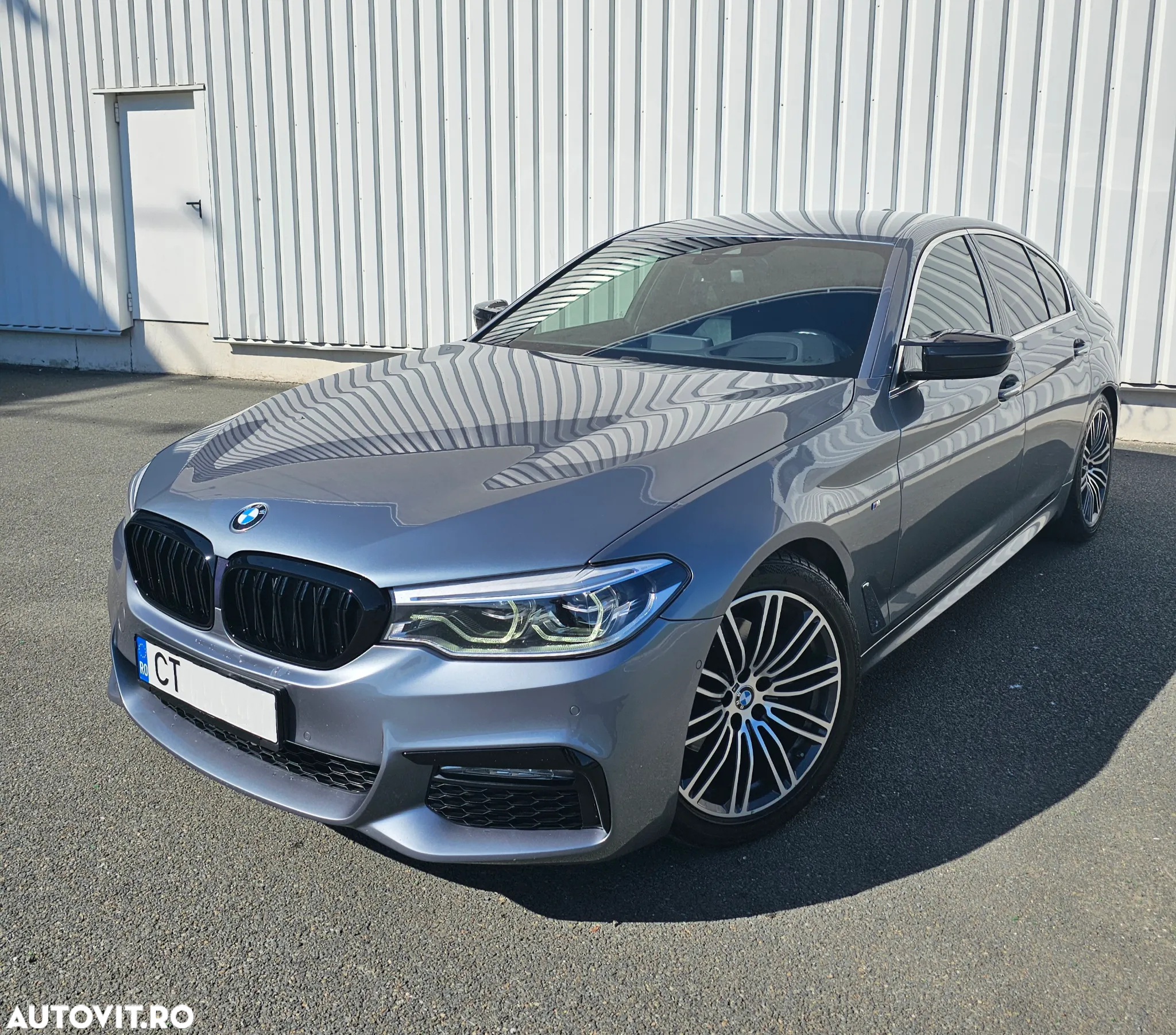 BMW Seria 5 520i Aut. - 2