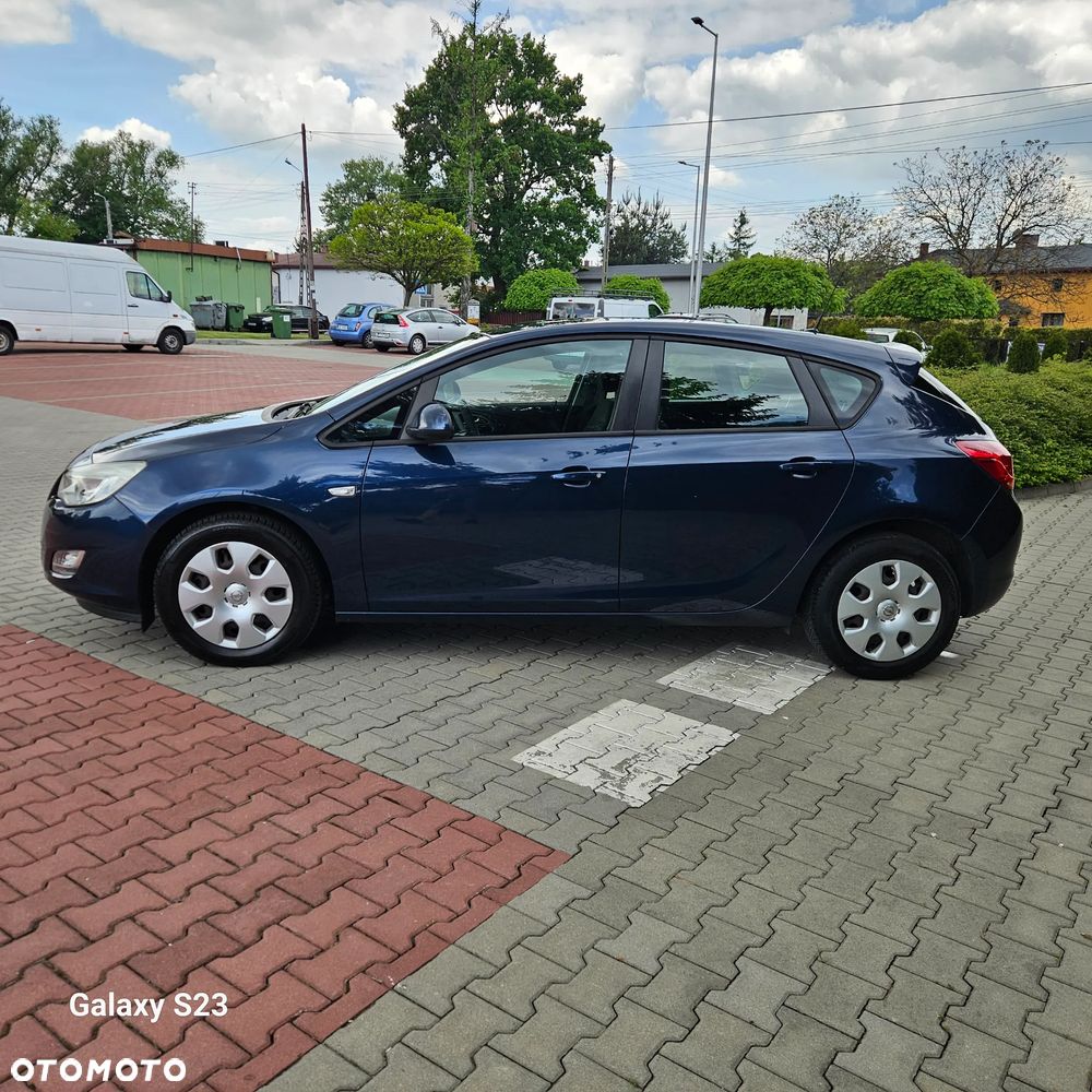 Opel Astra 1.6 Design Edition - 4