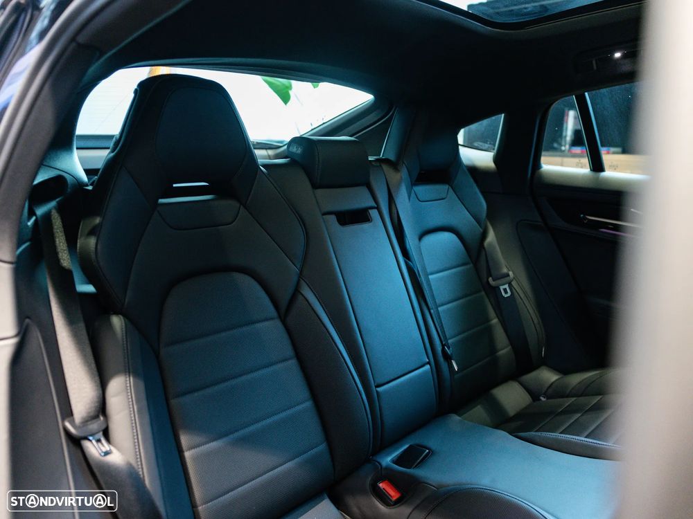 Porsche Panamera 4 E-Hybrid - 43