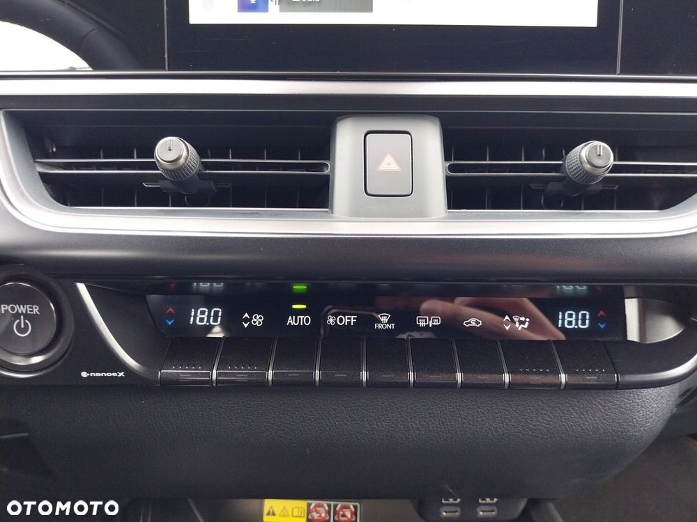 Lexus UX 300h Business - 24