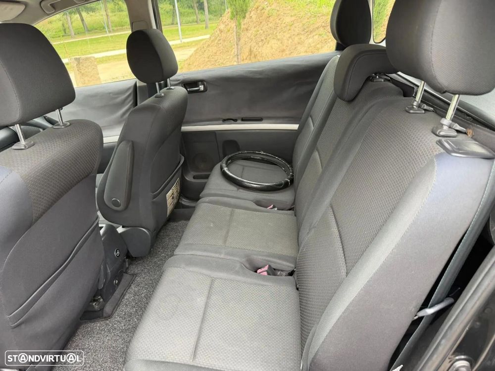 Toyota Corolla Verso - 13
