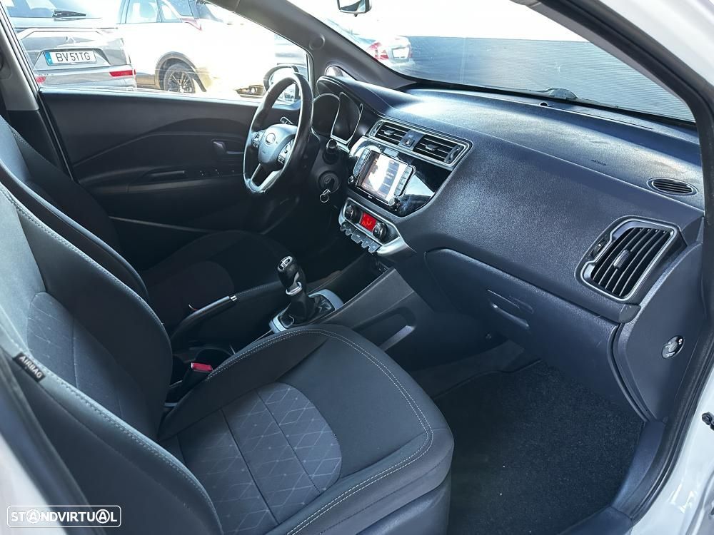 Kia Rio 1.1 CRDi EX - 36