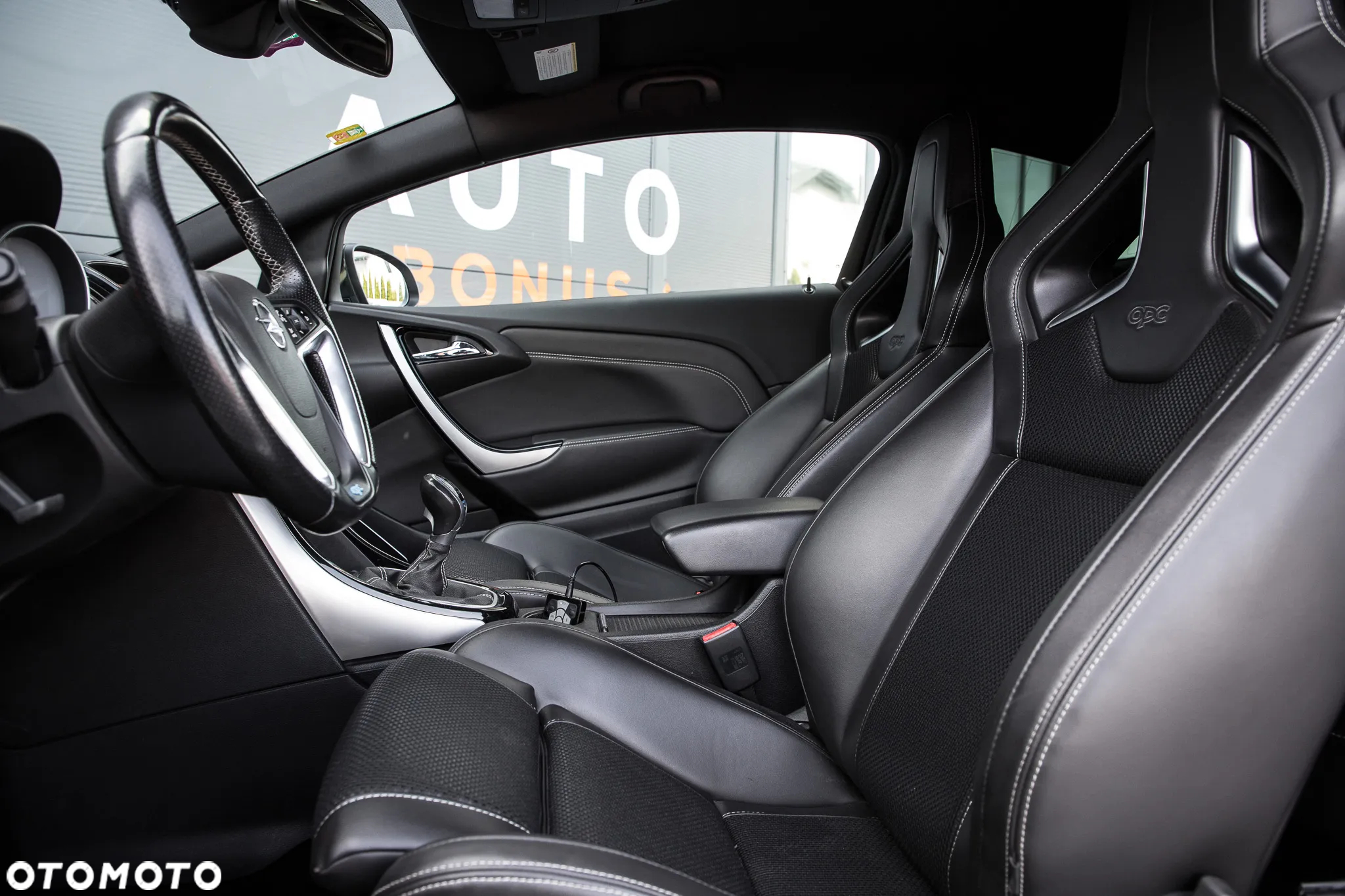 Opel Astra IV GTC OPC - 14
