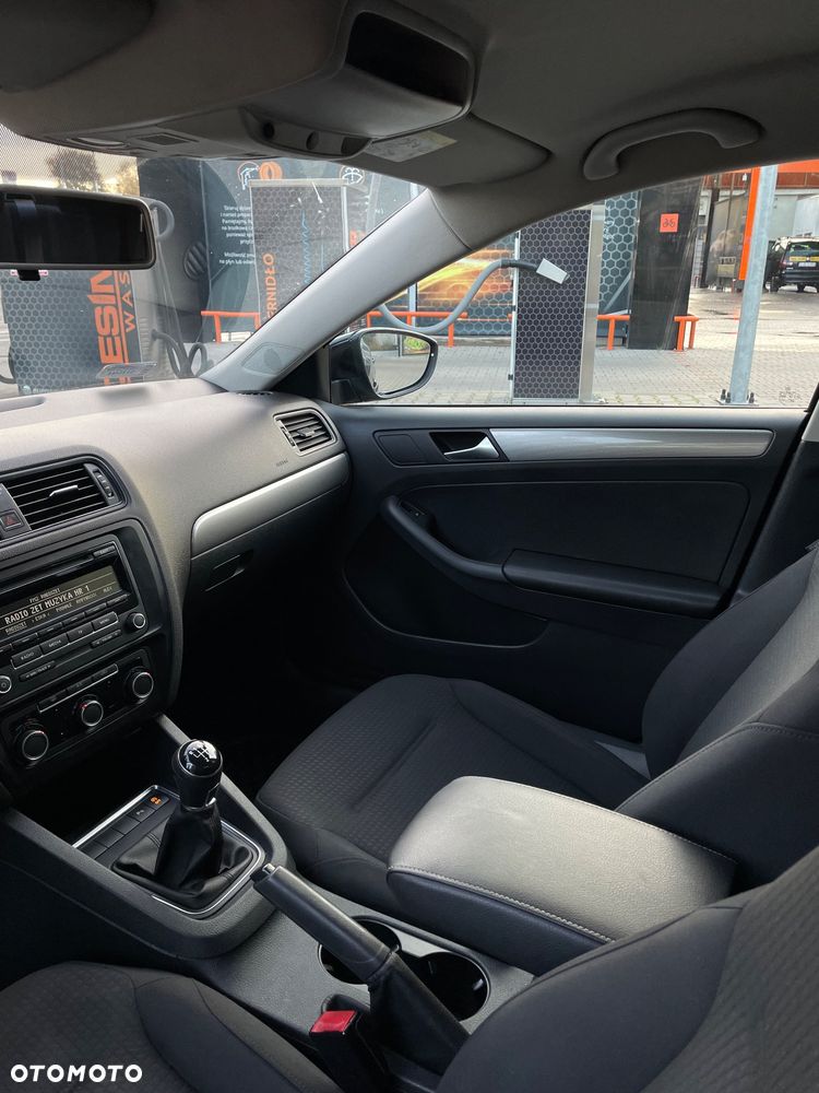 Volkswagen Jetta 2.0 TDI DPF BMT Trendline - 17