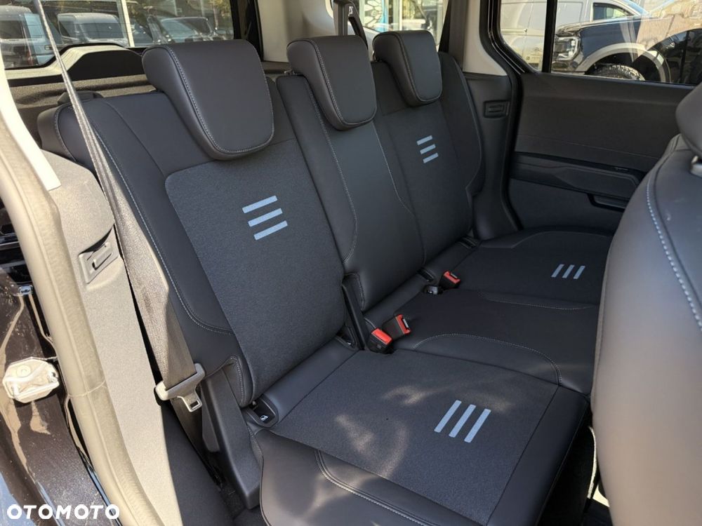 Ford Tourneo Courier - 26