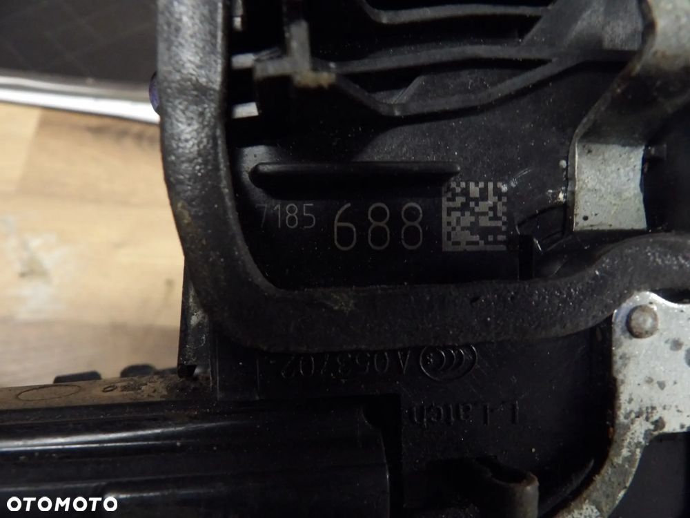 BMW - F10,F01,F02 - ZAMEK DRZWI , DOCIĄG - 7185688 - 2