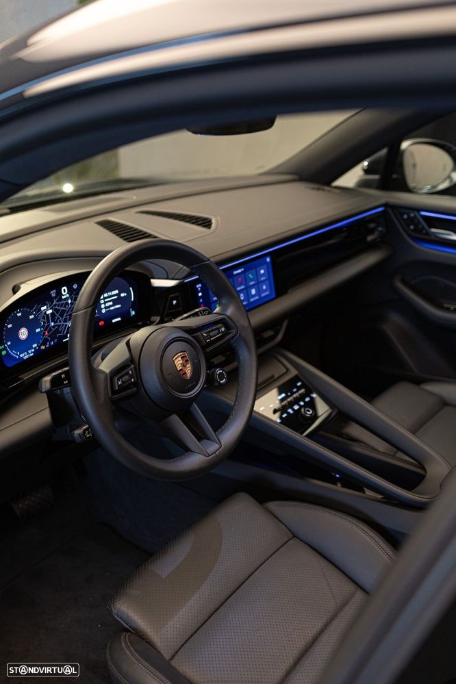 Porsche Macan Electric 4 - 16