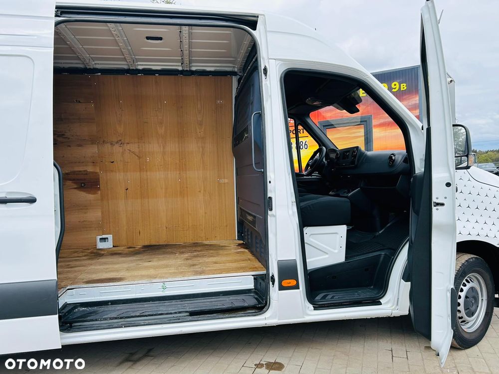 Mercedes-Benz Sprinter - 13