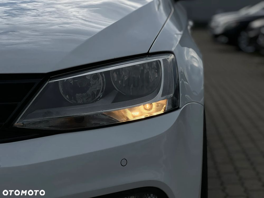 Volkswagen Jetta - 12