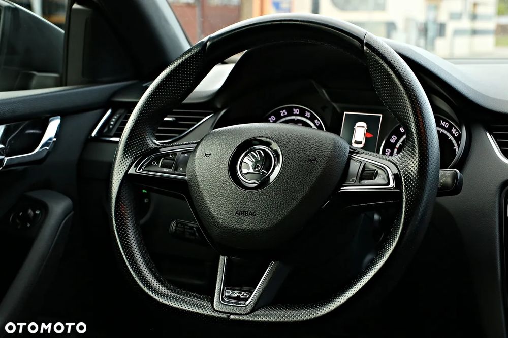 Skoda Octavia 2.0 TDI DSG RS - 25