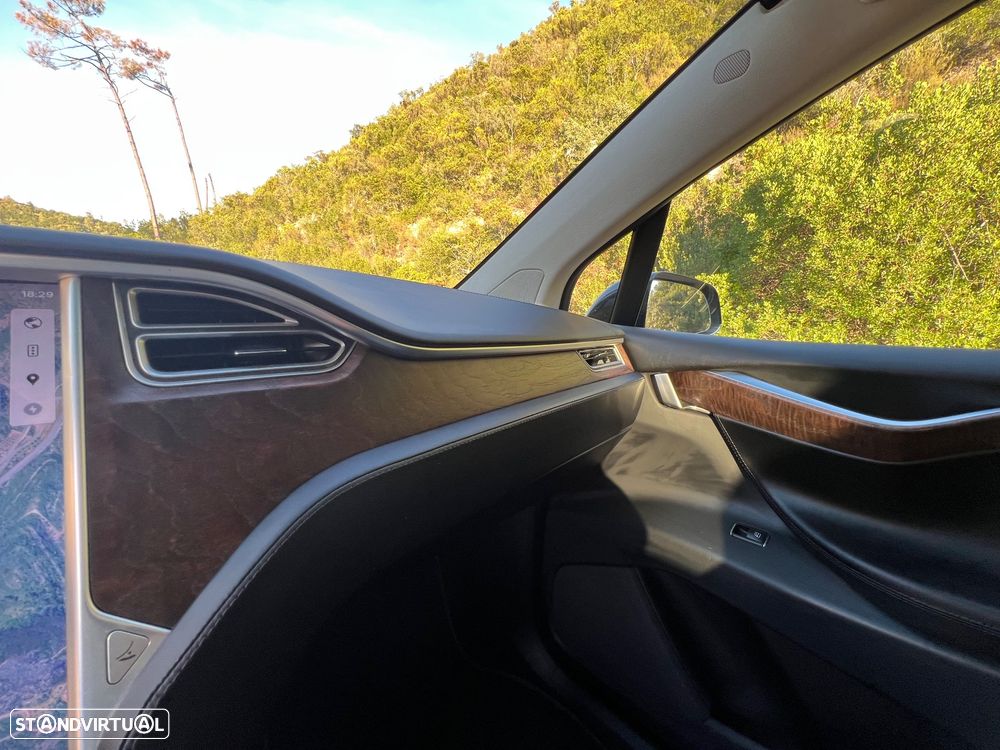 Tesla Model X Standard Range - 14