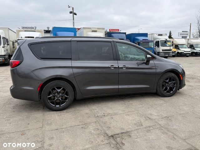 Chrysler Pacifica - 13