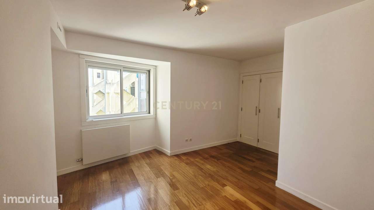 Apartamento T2 de 93m2 com parqueamento e arrecadação - Gulbenkian - E - Grande imagem: 5/14
