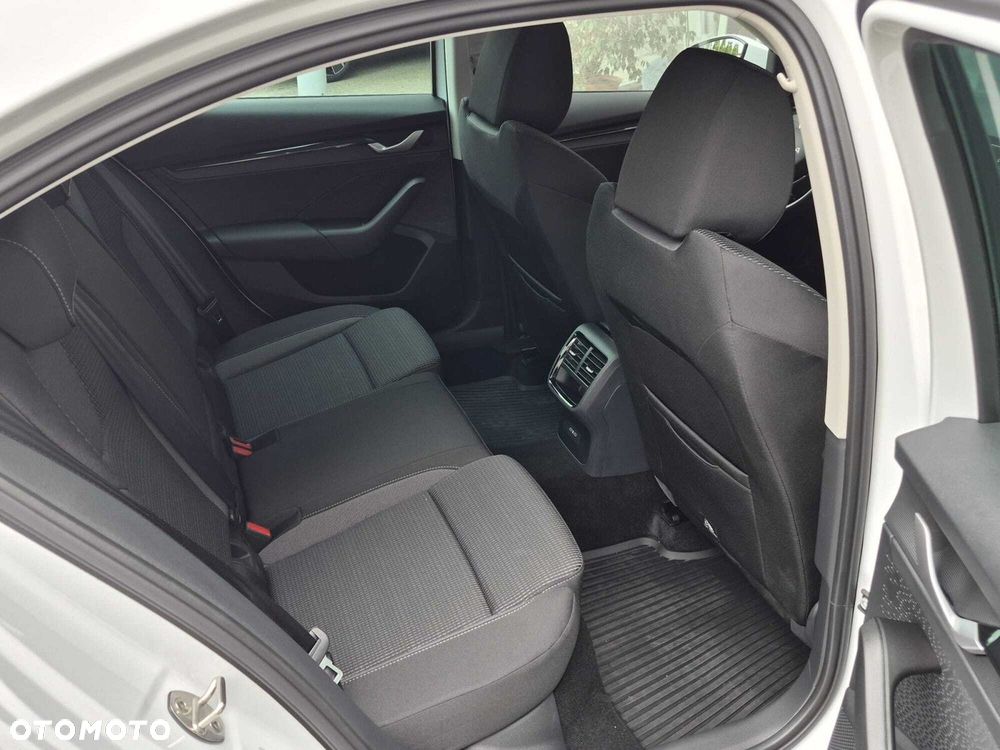 Skoda Octavia 1.5 TSI mHEV Selection DSG - 13