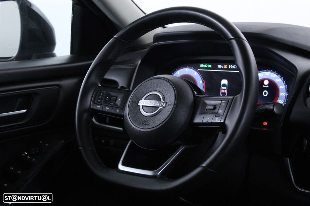 Nissan Qashqai 1.3 DIG-T N-Connecta LED+TT+SKY Xtronic - 16