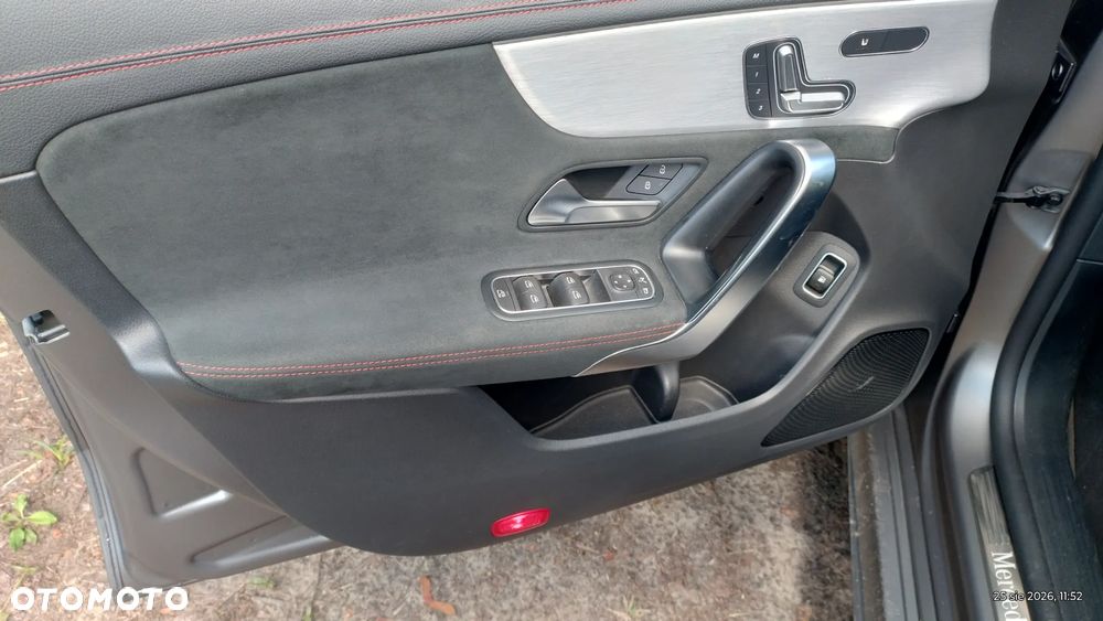 Mercedes-Benz CLA 250 e 8G-DCT AMG Line - 22