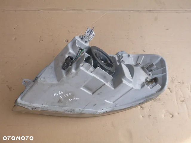 LAMPA PRAWY PRZÓD PRAWA PRZEDNIA CHEVROLET AVEO T250 07-11 - 10